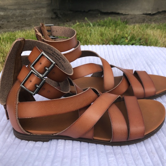 Universal Thread Women's Rosalee Gladiator Sandals. Size 6W - Picture 4 of 9